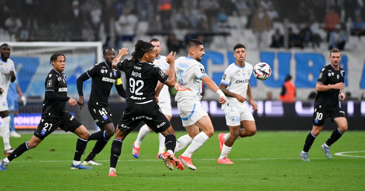 92 Clement AKPA (aja) - 08 Neal MAUPAY (om) during the Ligue 1 MCDonald's match between Marseille and Auxerre at Orange Velodrome on November 8, 2024 in Marseille, France. (Photo by Sylvain Thomas/FEP/Icon Sport)   - Photo by Icon Sport